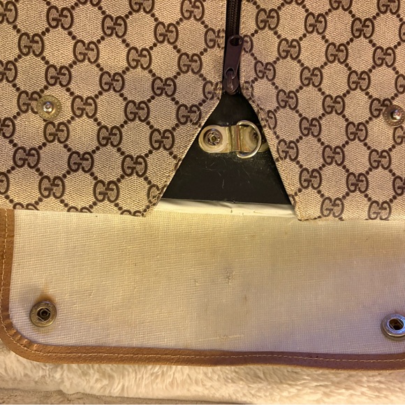 Vintage Gucci GG Supreme Canvas Garment Bag with Signature Red and Green Stripe. - Picture 10 of 16